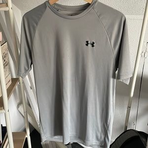 Men’s Medium Grey Under Armour Shirt